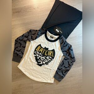 Batman Monochrome Logo Tee with cape kids M 8/10
